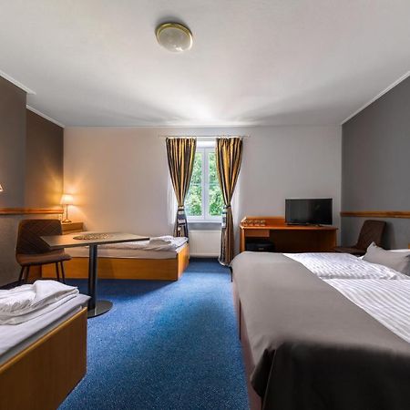 Prague Hotel Carl Inn Restaurant & Free Parking מראה חיצוני תמונה