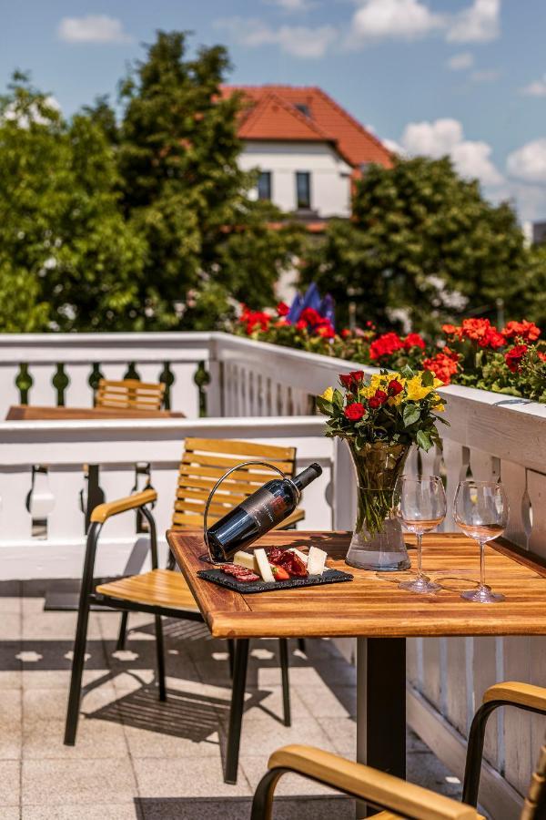 Prague Hotel Carl Inn Restaurant & Free Parking מראה חיצוני תמונה