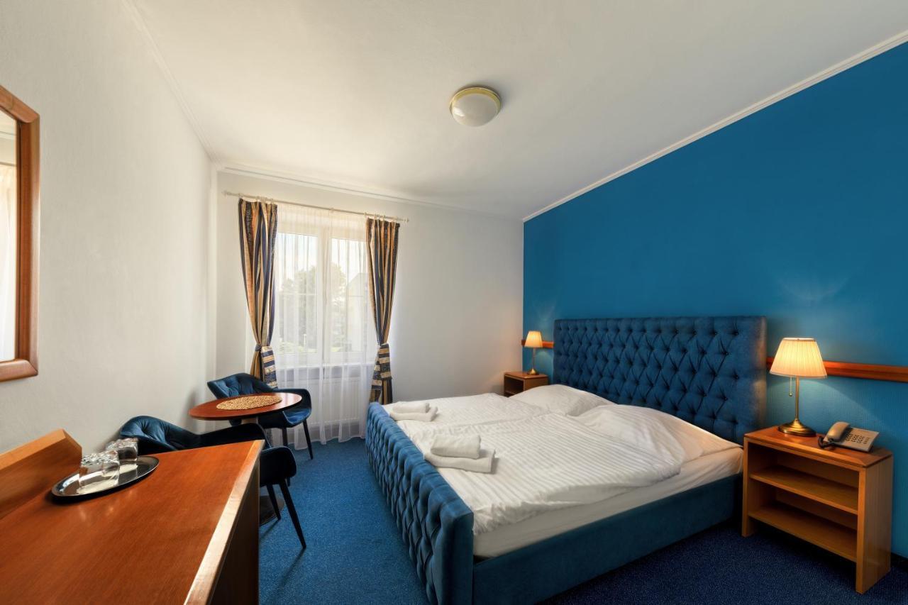 Prague Hotel Carl Inn Restaurant & Free Parking מראה חיצוני תמונה