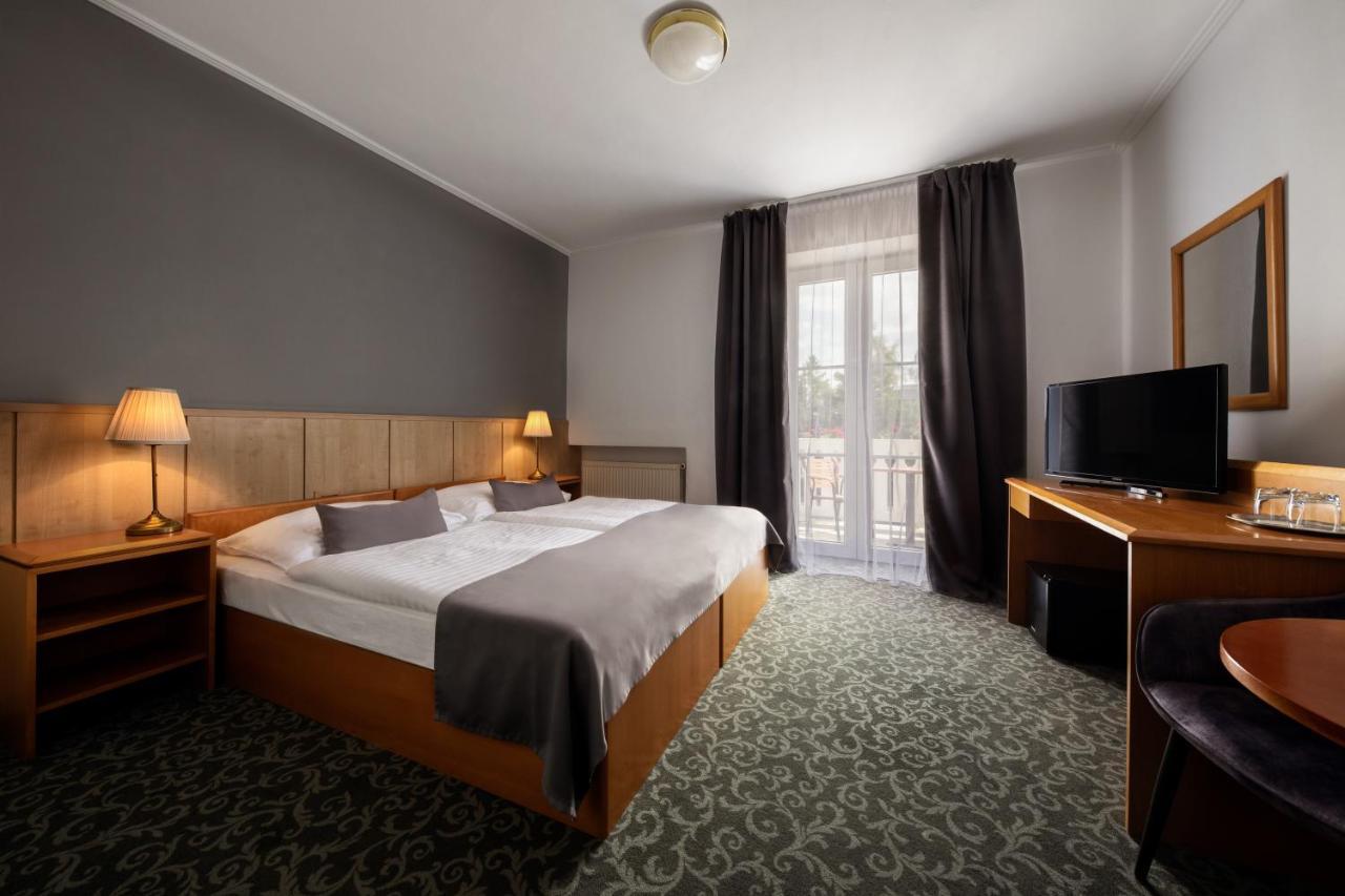 Prague Hotel Carl Inn Restaurant & Free Parking מראה חיצוני תמונה